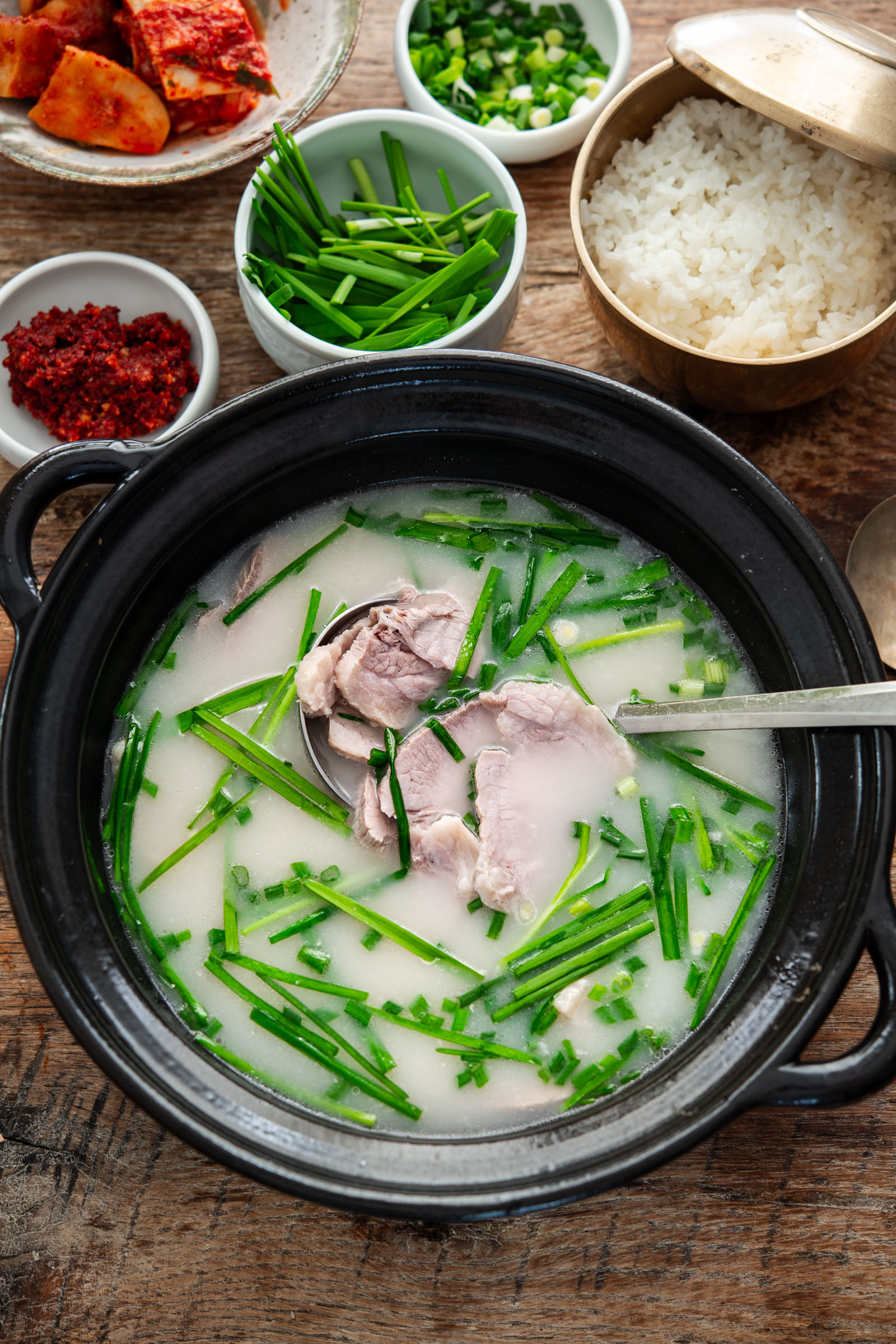 Tender pork slices and garlic chives in bone marrow broth