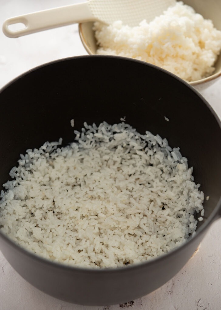 Thin layer of rice on the bottom of a pot