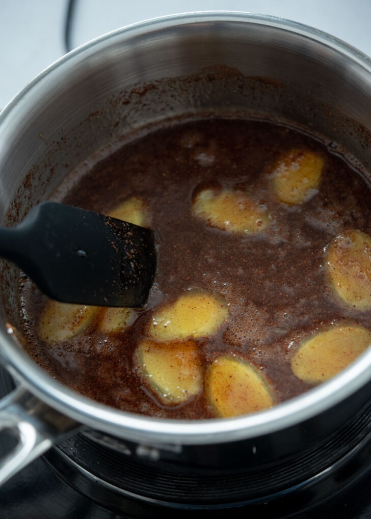 Mixing jocheong, honey, cinnamon, ginger, and water in a pot