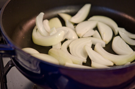 Sliced onion are placed on the bottom of pot.