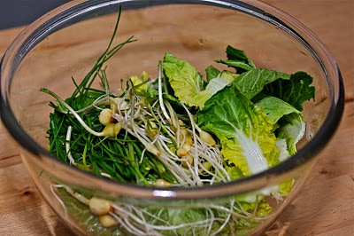 Bomdong and wild garlic in a bowl